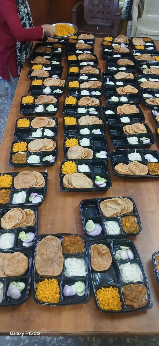 सम्मिलित प्रयास पैकेज के भोजन डिब्बे